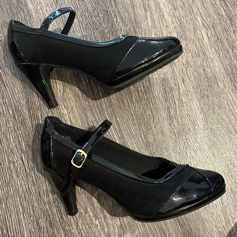 Black Dexflex Comfort 3-Inch Kitten Heels Size 6